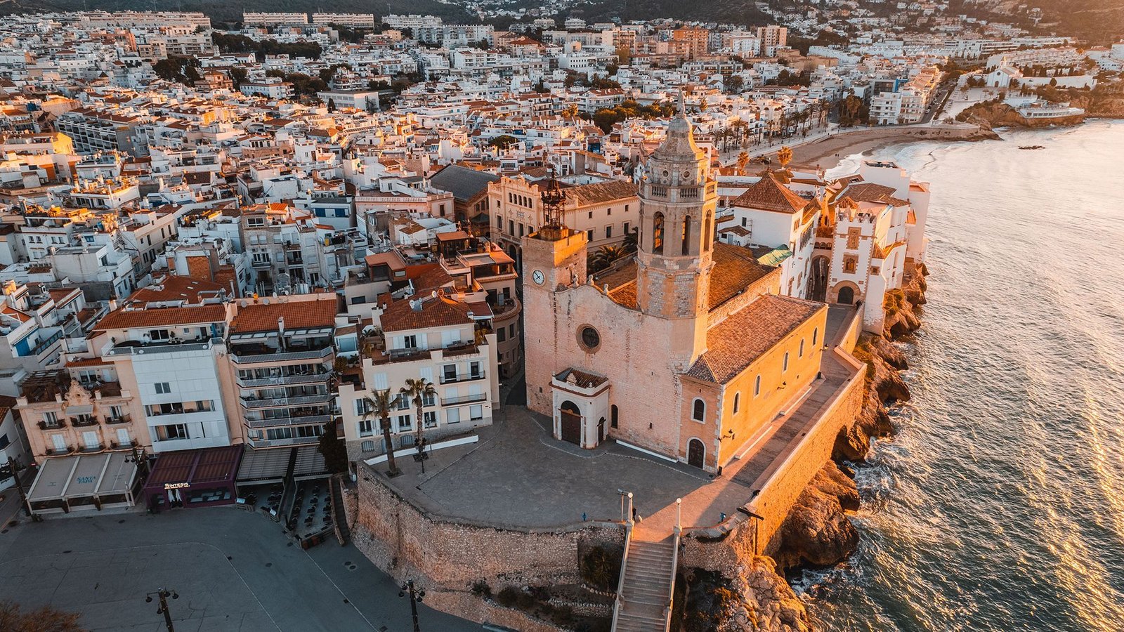 SACOM professional carer with elderly person at home in Sitges, Costa del Garraf